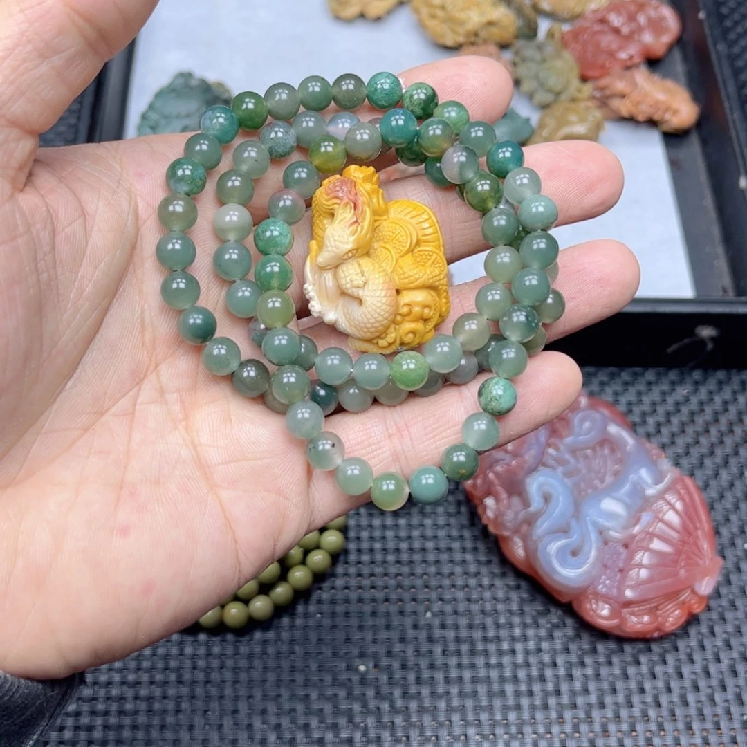 石英质玉颈饰未镶嵌?**运