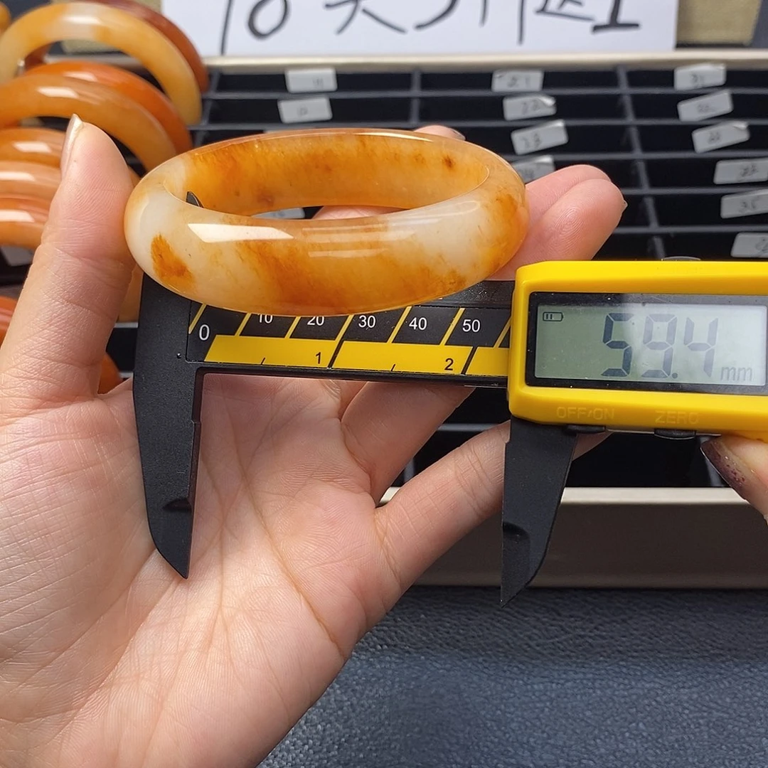 未镶嵌石英质玉（黄龙玉）手镯8号