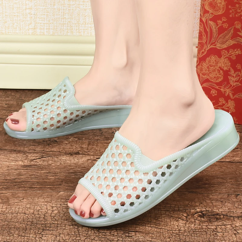女士增高坡跟拖鞋外穿夏季新款时尚镂空厚底高跟休闲防滑一字拖女