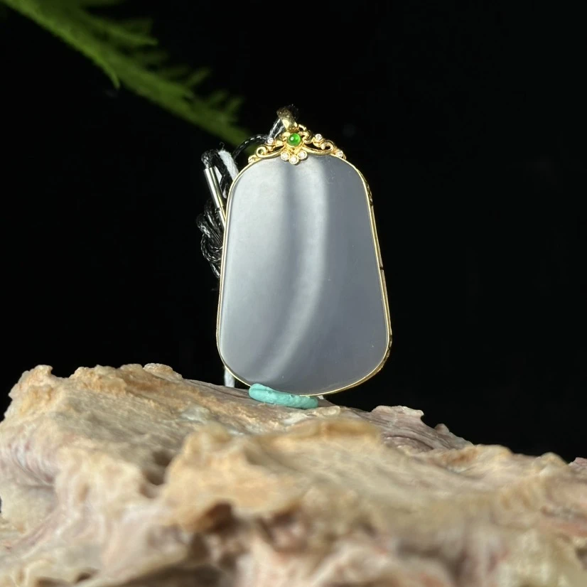 250320027 和田玉烟紫无事牌/吊坠