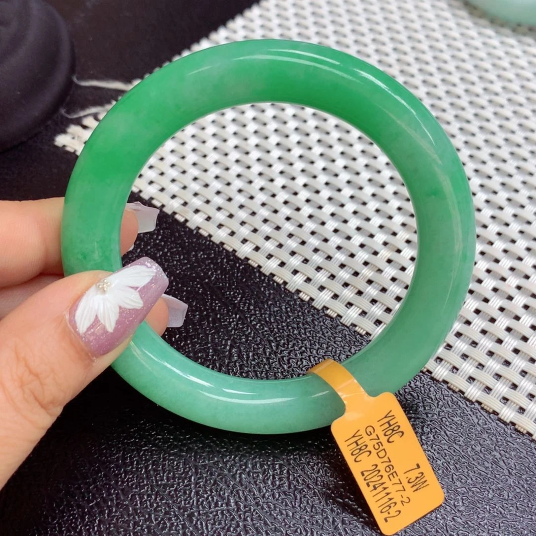 翡翠手镯未镶嵌随**安缅甸