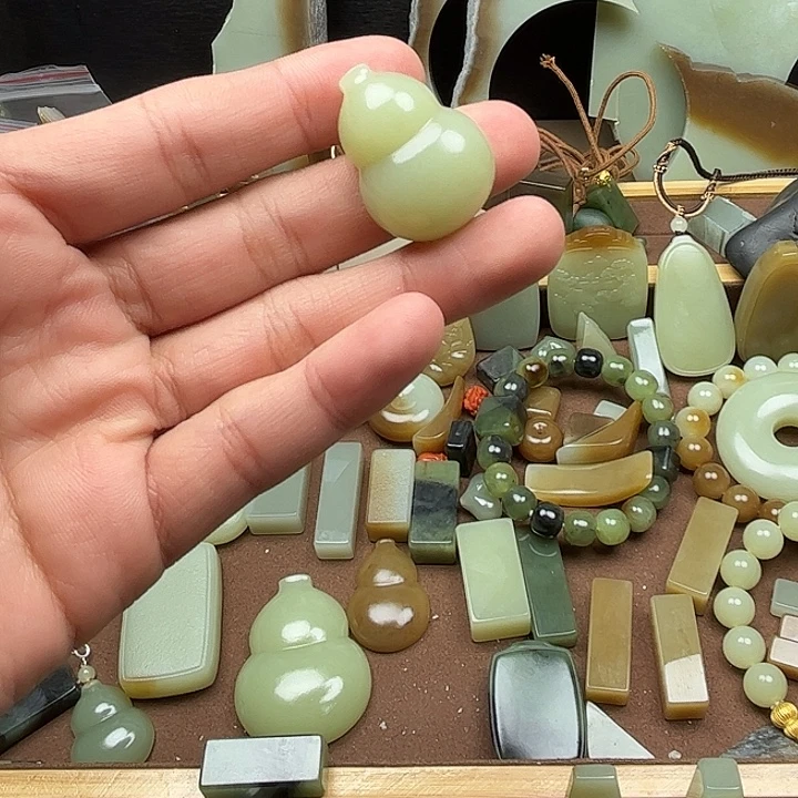 和田玉未镶嵌挂件