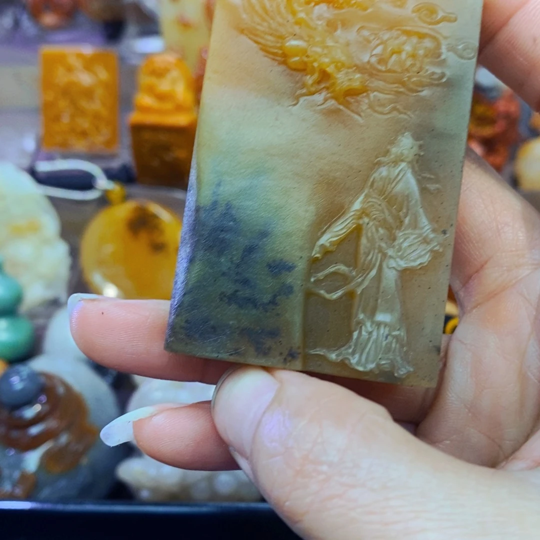 未镶嵌石英质玉（黄龙玉）颈饰