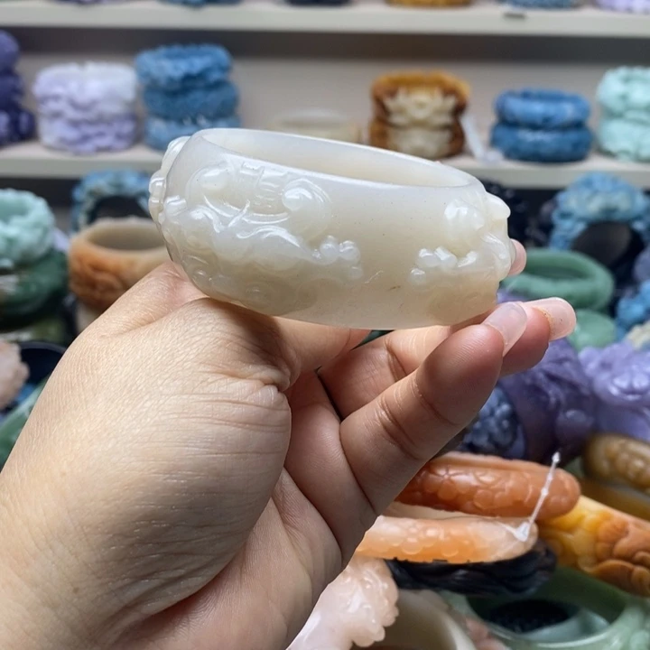 未镶嵌手镯石英岩玉