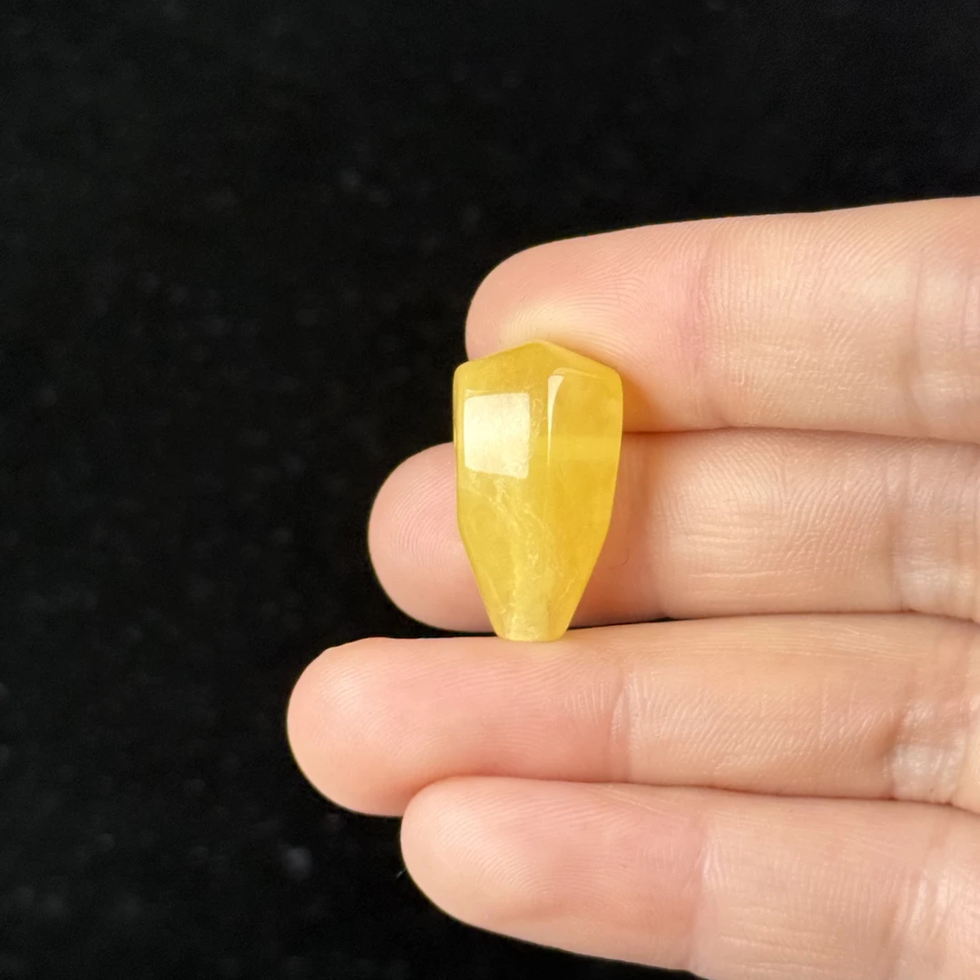 B4039天然原矿蜜蜡 鸡油黄三通 13*23mm 1.9g支持复检假一罚四