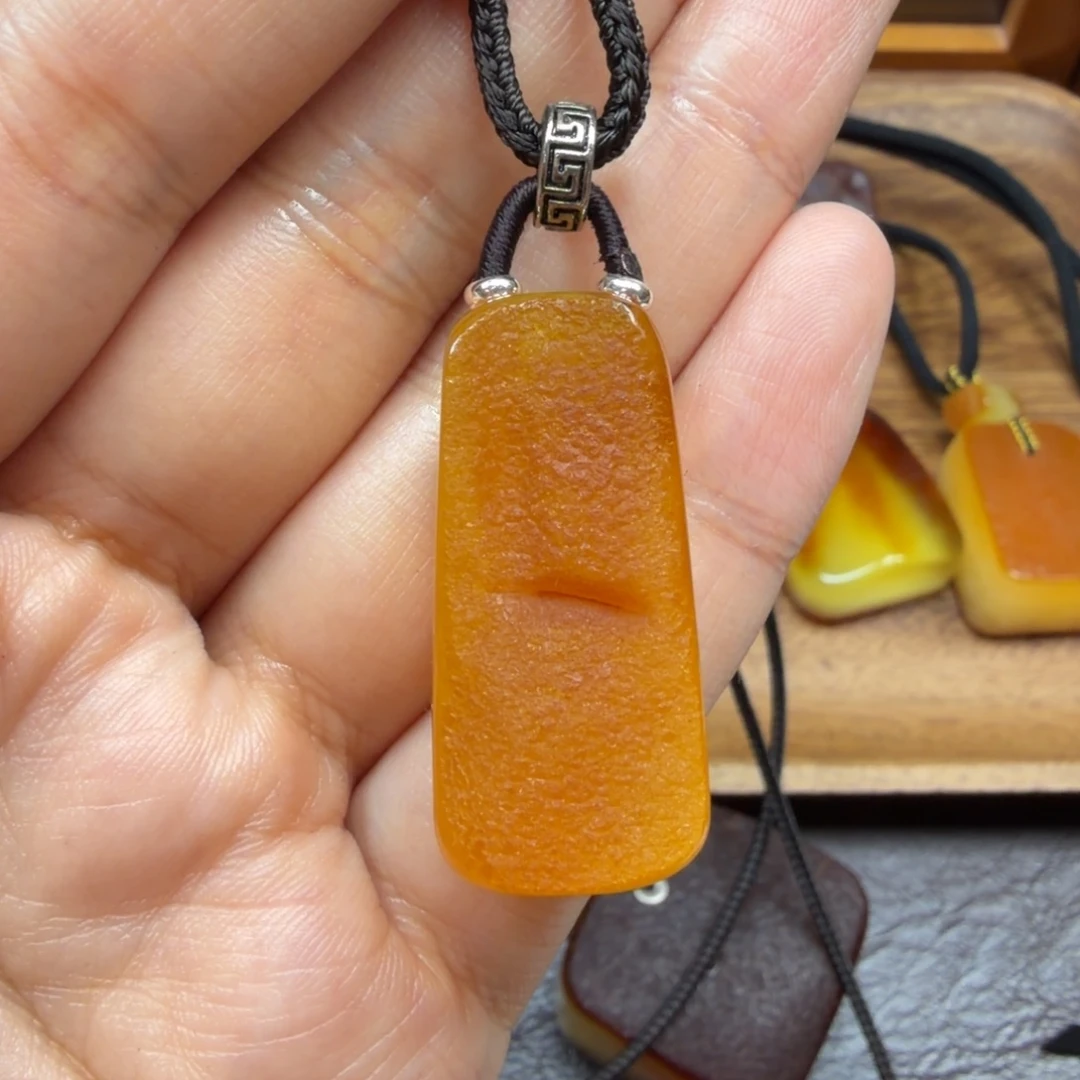 琥珀未镶嵌吊坠(赠链)