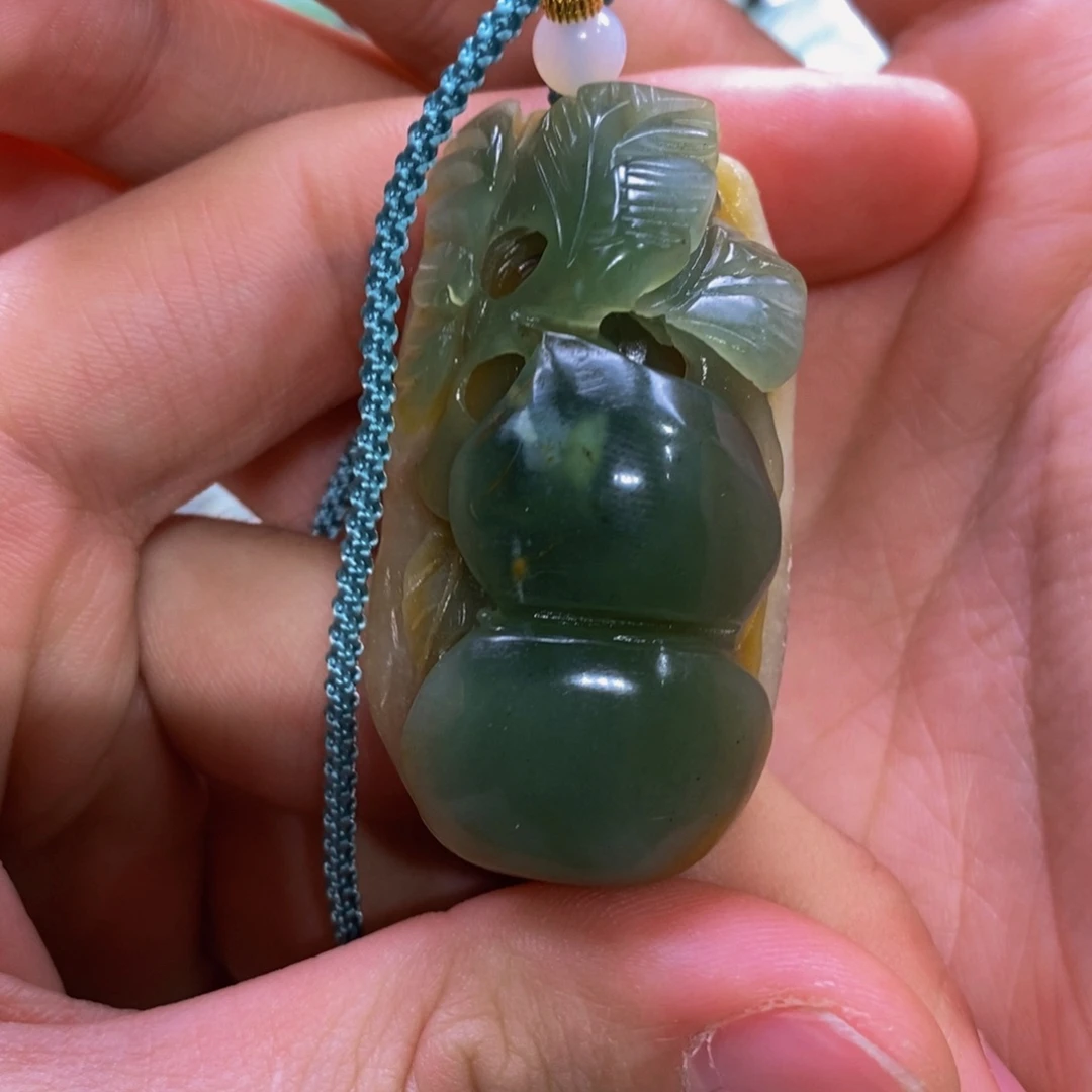 蛇纹石玉吊坠未镶嵌