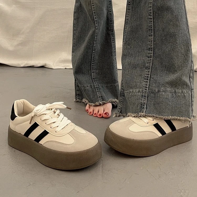 爆款小白鞋女超火2025夏季新款复古板鞋女厚底增高休闲运动德训鞋