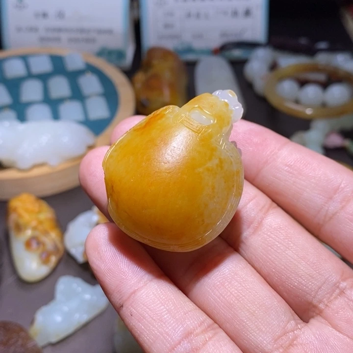 小***弟和田玉未镶嵌颈饰