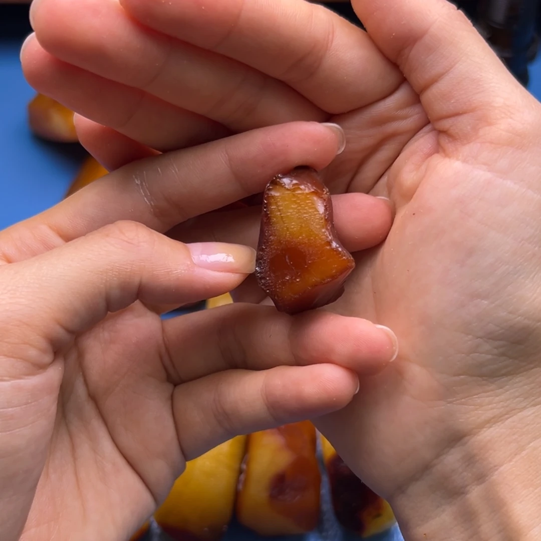 L***I定制琥珀未镶嵌琥珀蜜蜡