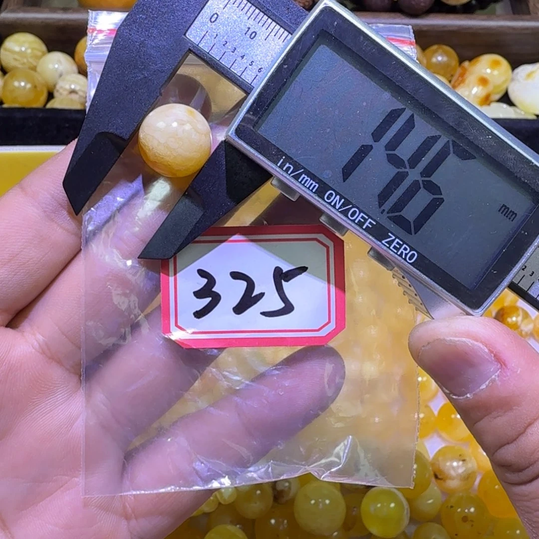 蜜蜡未镶嵌珠宝奇石