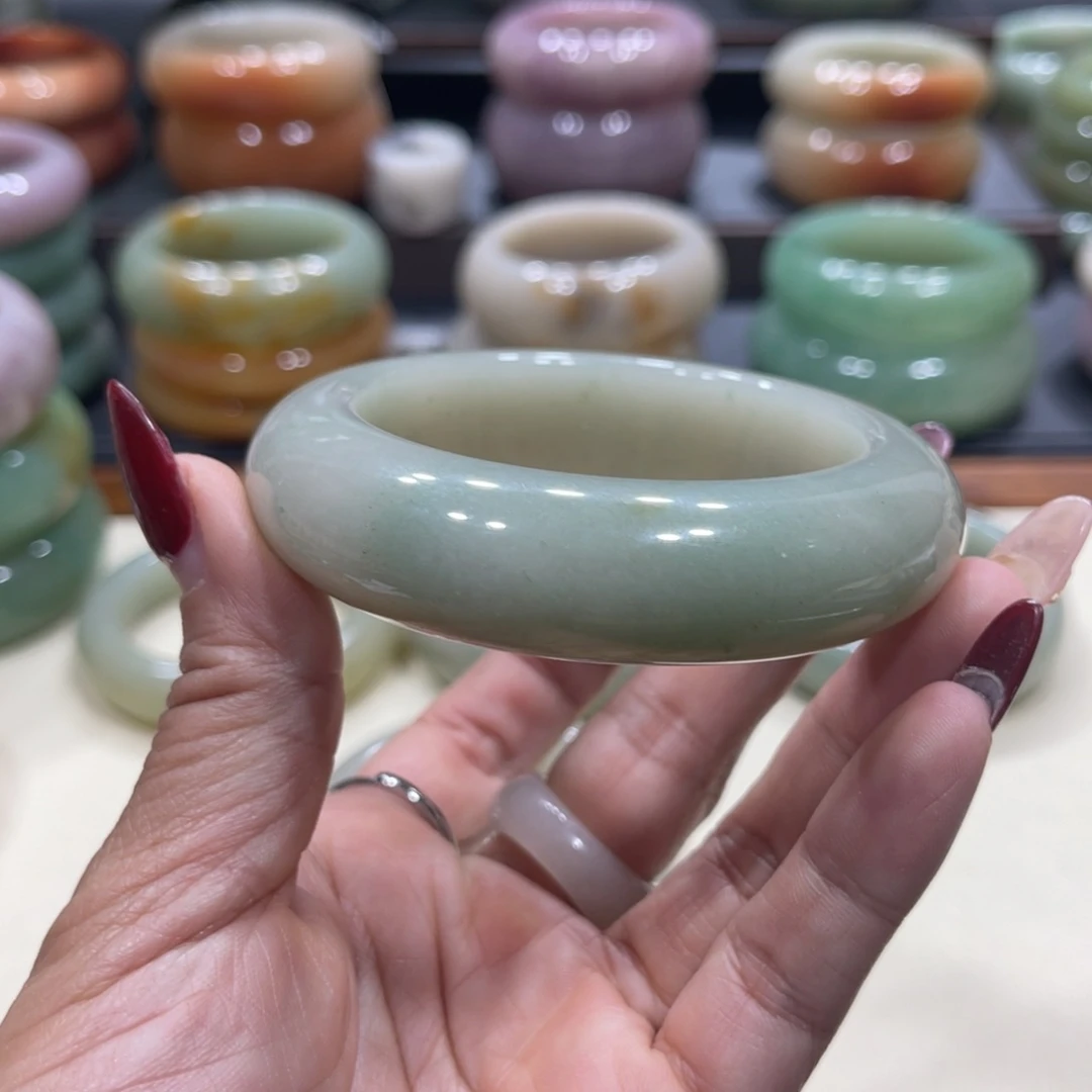 未镶嵌手镯石英岩玉