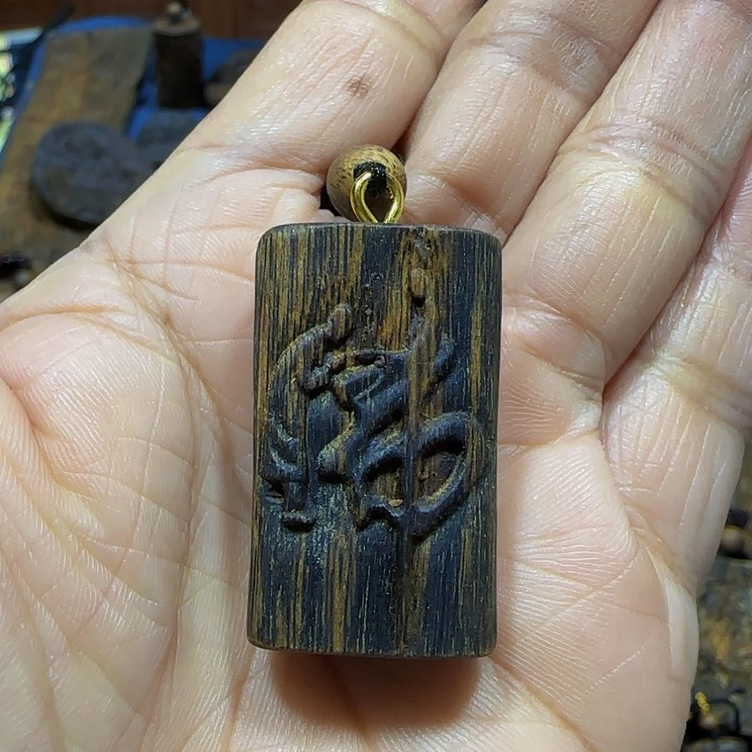 沉香碎屑沉香海南白奇乌身老料问佛小精品