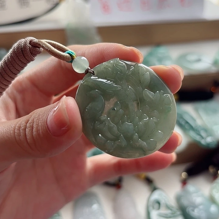 翡翠未镶嵌颈饰翡翠