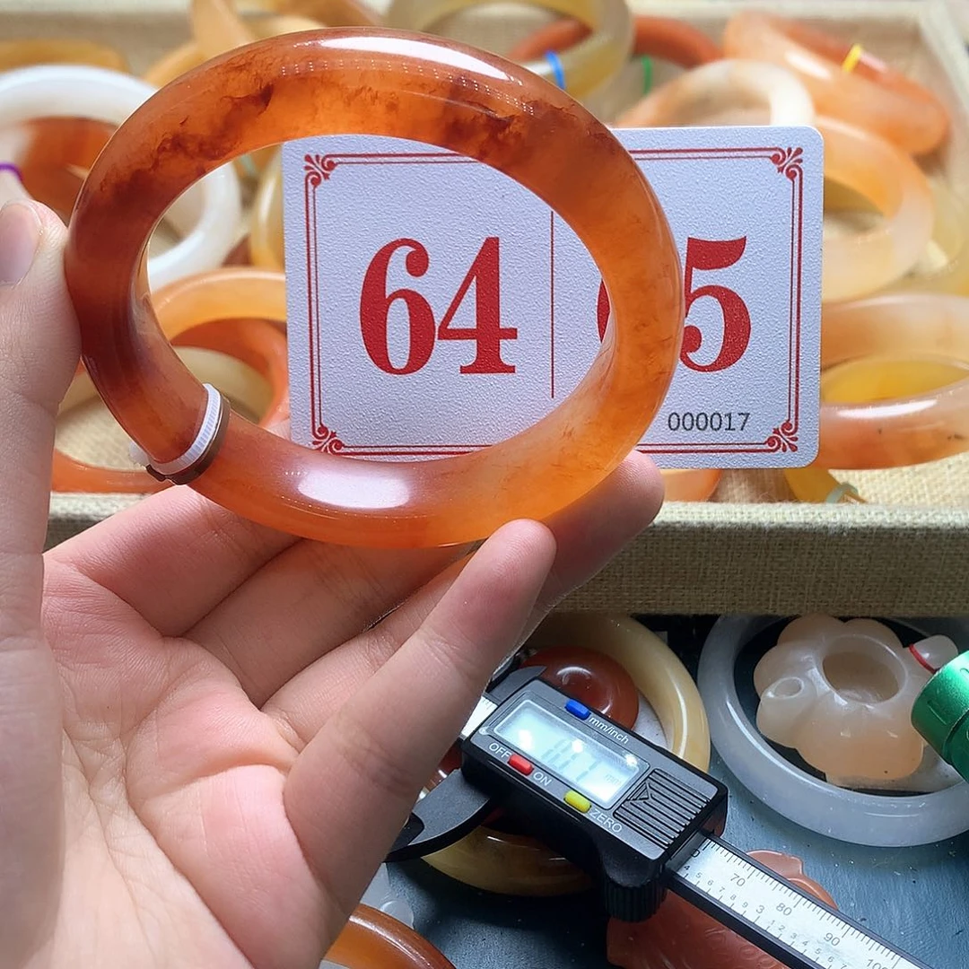 未镶嵌石英质玉（黄龙玉）手镯女*