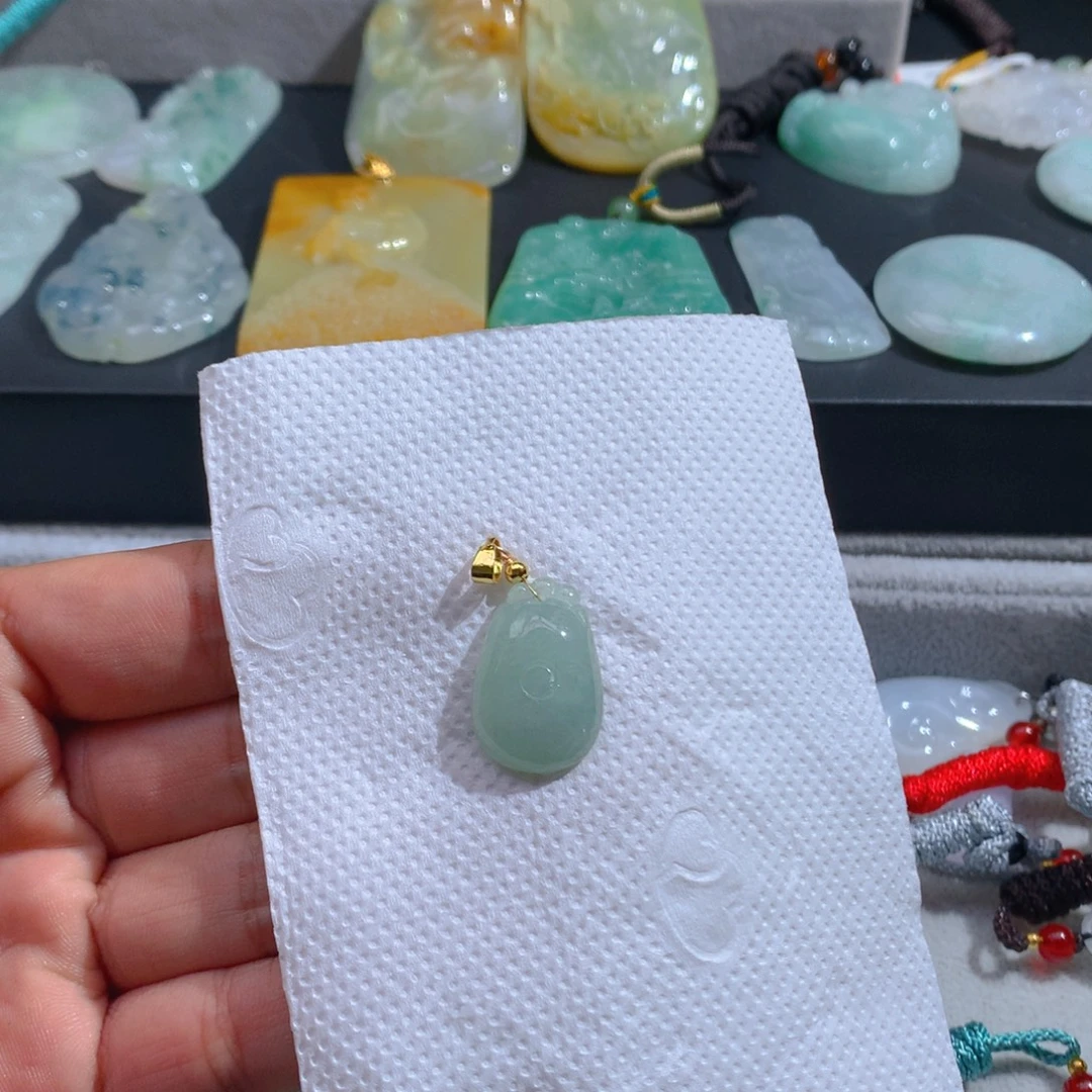 翡翠未镶嵌颈饰翡翠