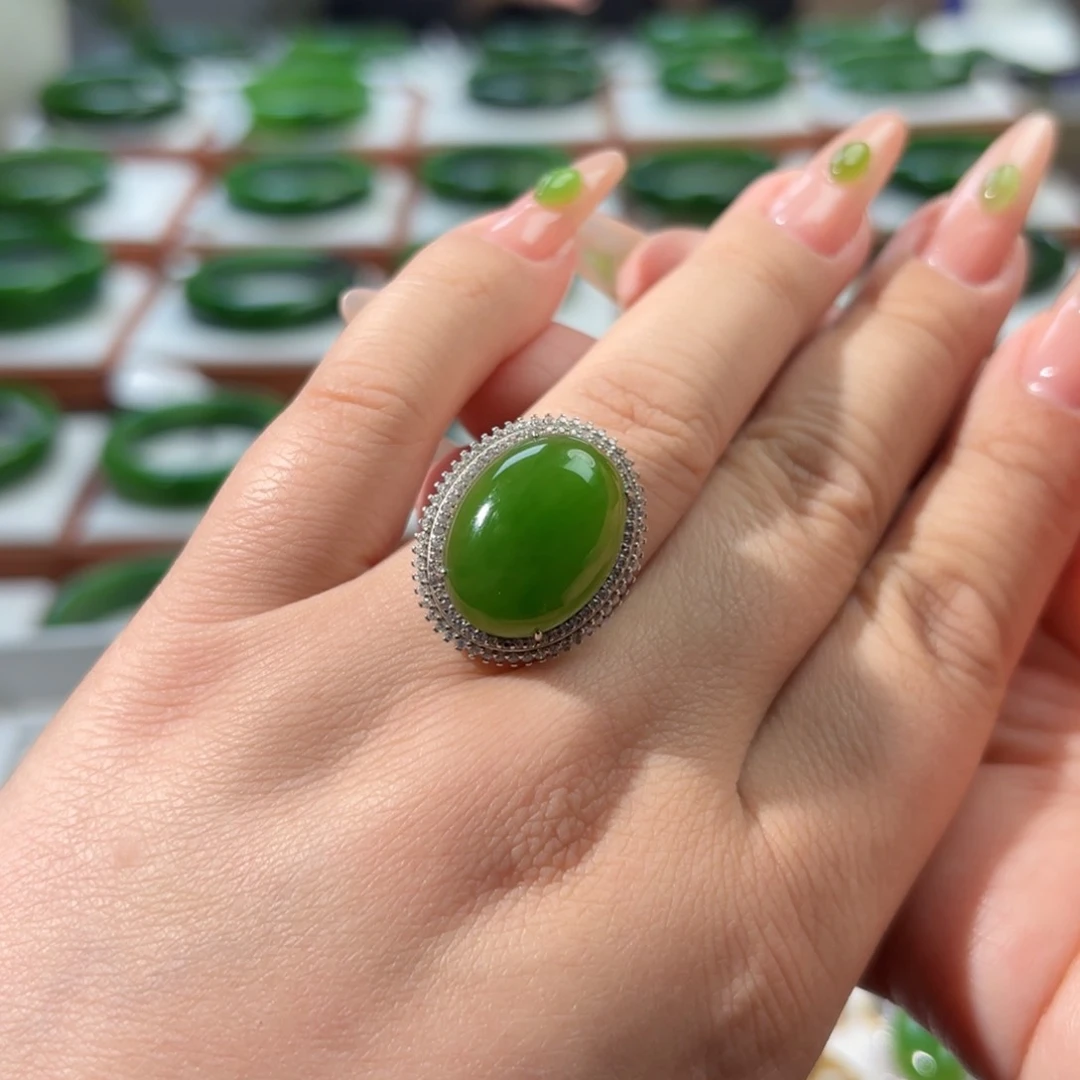 未镶嵌戒指和田玉