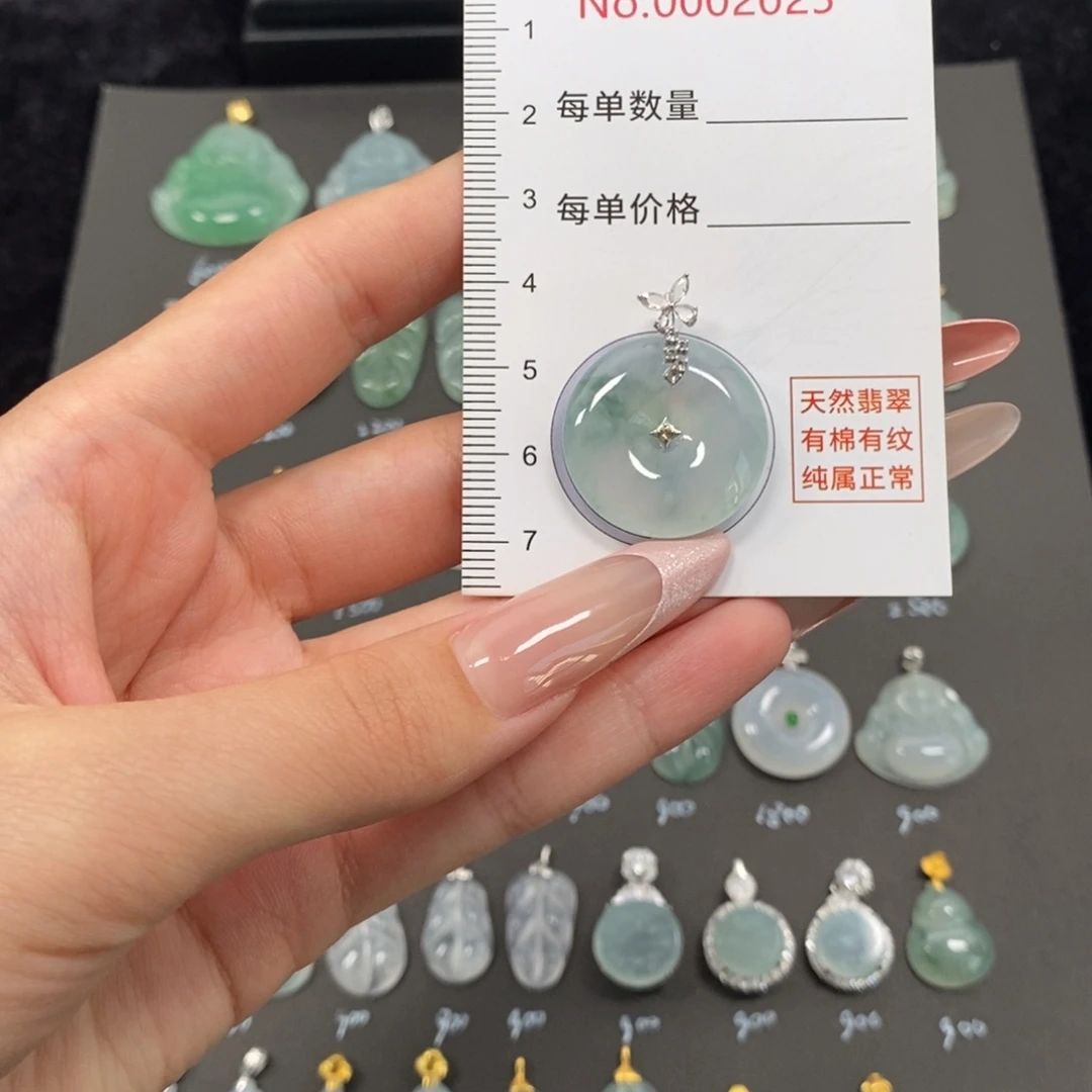 颈饰18K金镶嵌翡翠