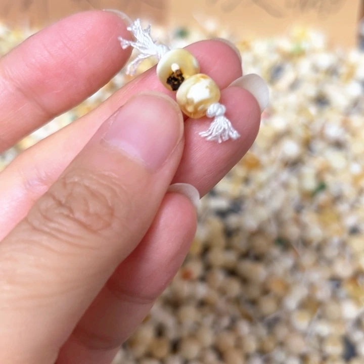 裸石蜜蜡未镶嵌7.6mm一对