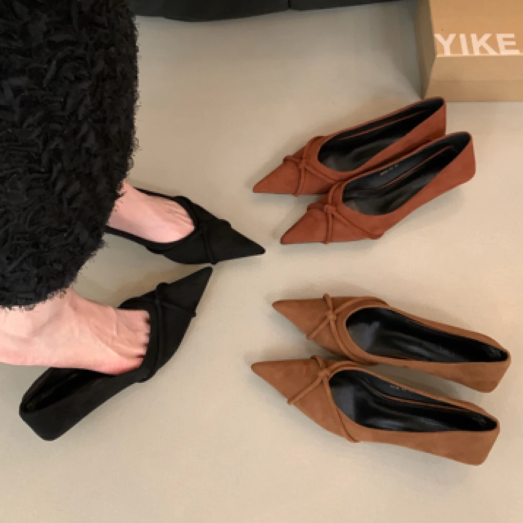 尖头浅口单鞋女低跟2025春秋季新款软底瓢鞋仙女鞋温柔细跟时装鞋