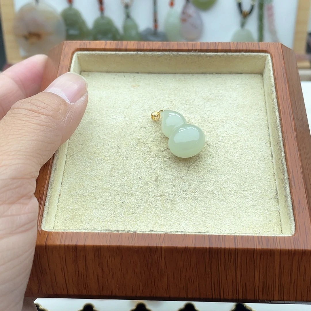 和田玉吊坠(不含链)18K金镶嵌