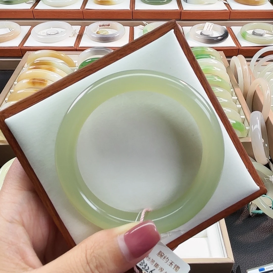 未镶嵌手镯和田玉56