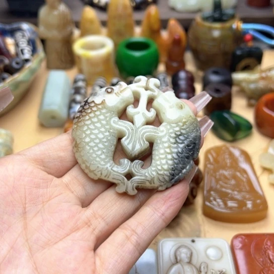 蛇纹石玉未镶嵌颈饰