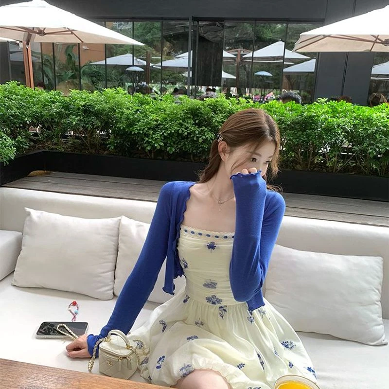 气质法式刺绣花朵吊带连衣裙女夏季2025新款收腰纯欲甜美花苞短裙