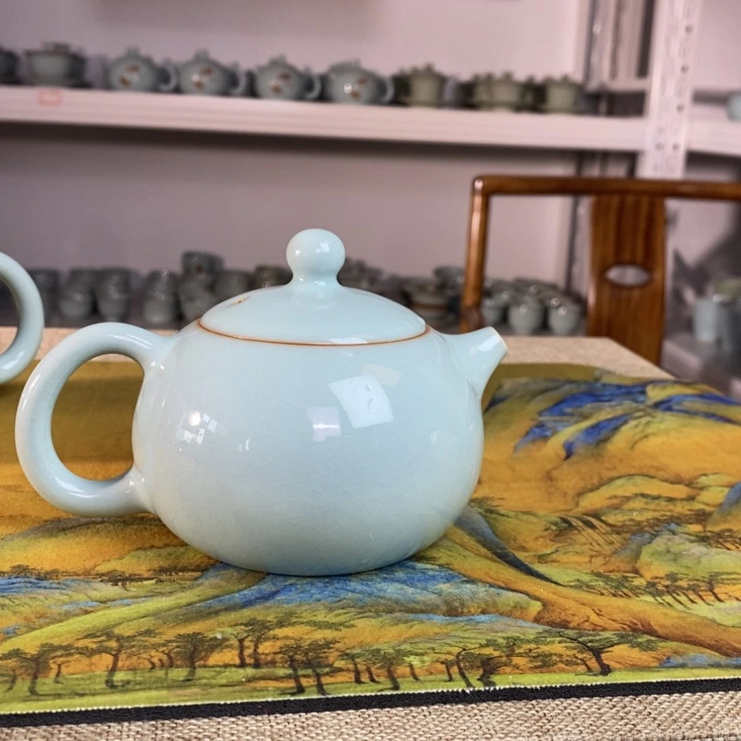 【闪购商品】天青西施壶微微瑕。。。。。。