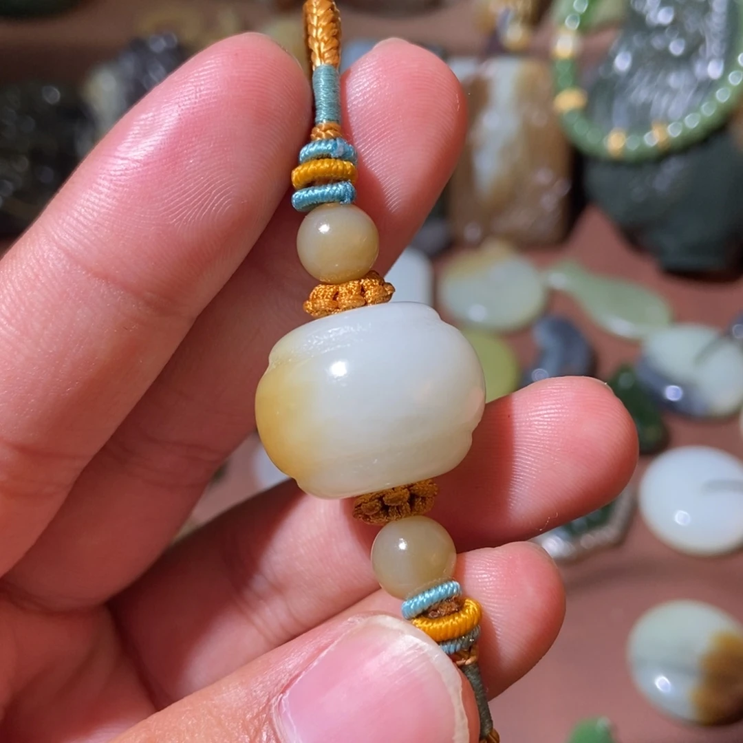 温***行和田玉未镶嵌挂件