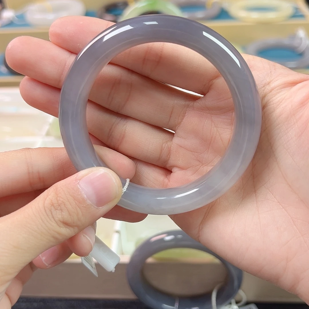 莹***仔和田玉未镶嵌手镯