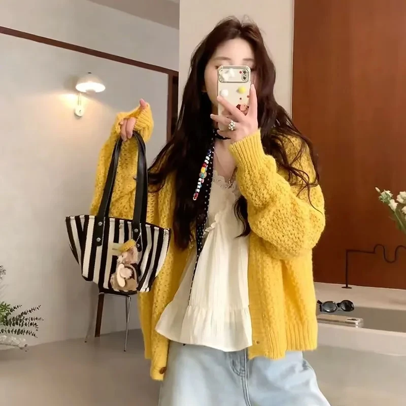 韩版高级感小众设计气质减龄针织开衫女春秋短款独特别致毛衣外搭