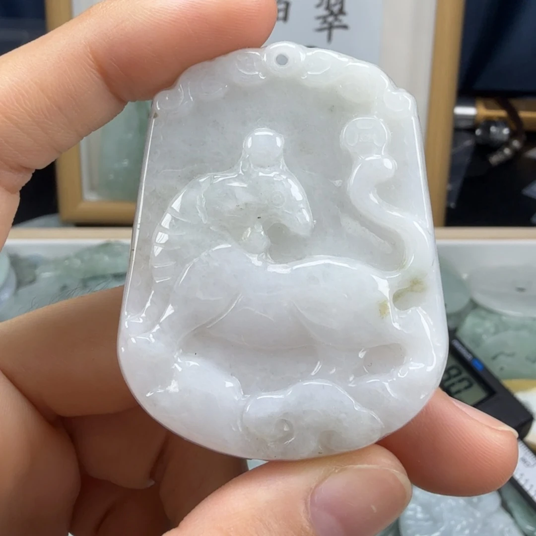 翡翠挂件未镶嵌翡翠
