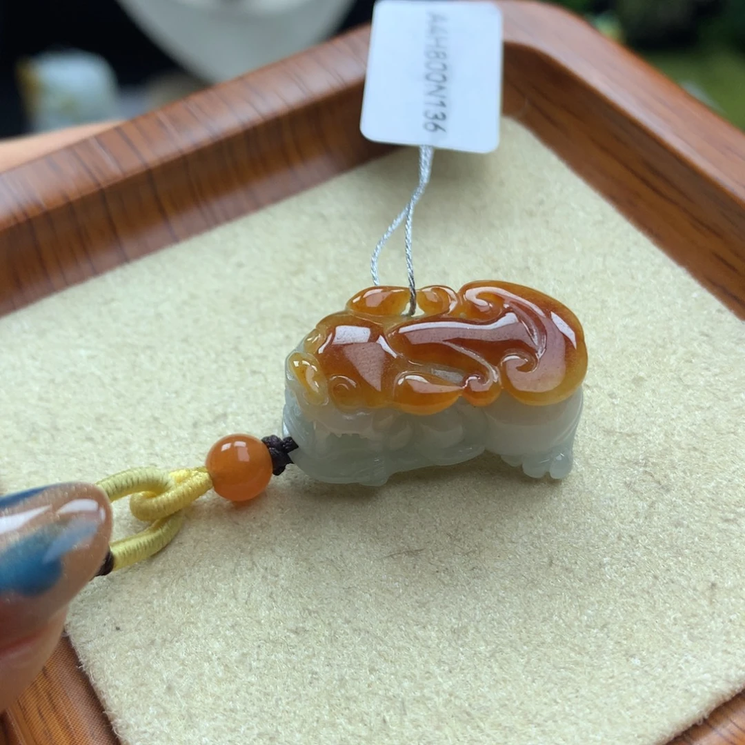 翡翠未镶嵌颈饰56