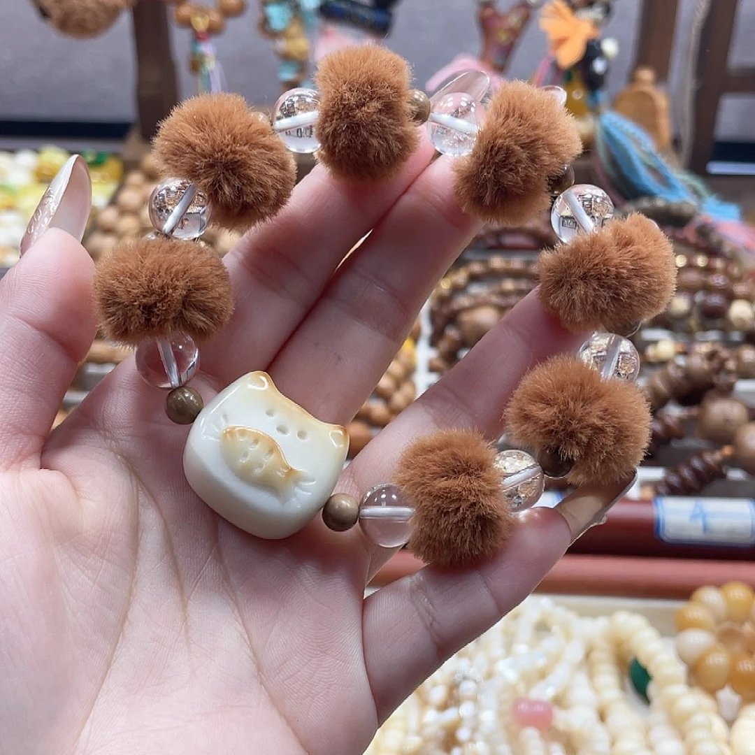 吊坠猴头核桃一物一拍毛球手串