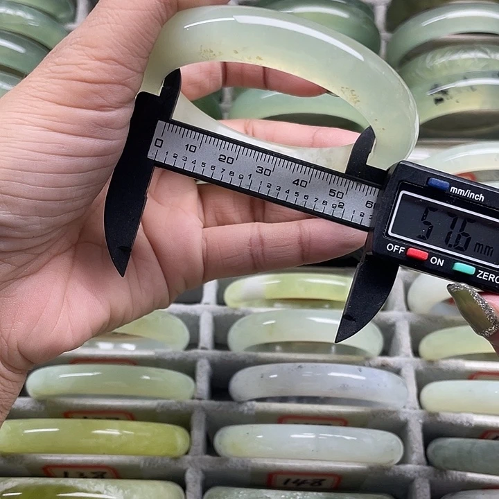 蛇纹石玉未镶嵌手镯134