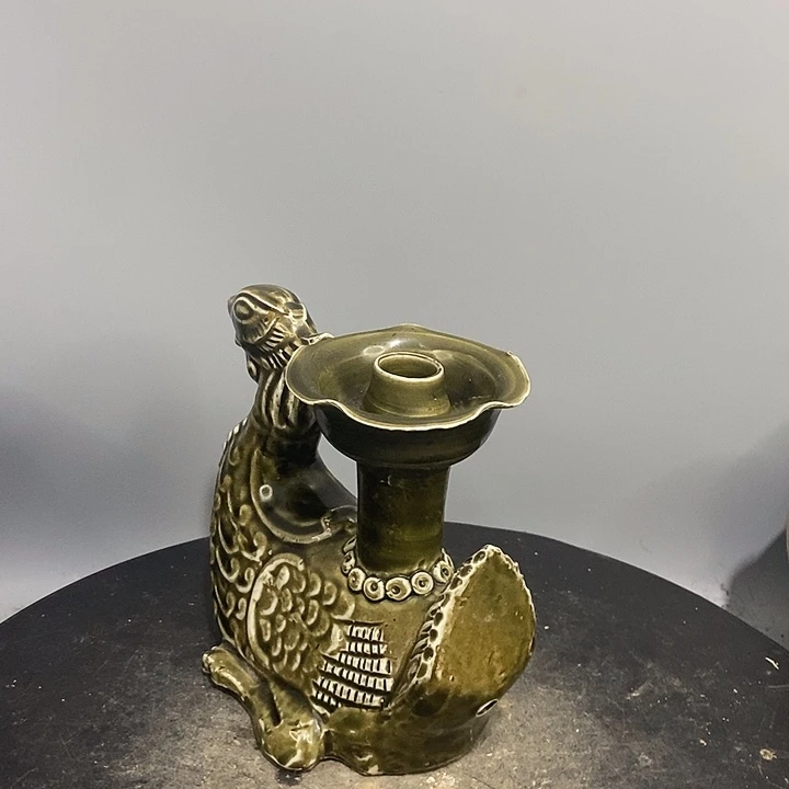 定窑烛台造型独特