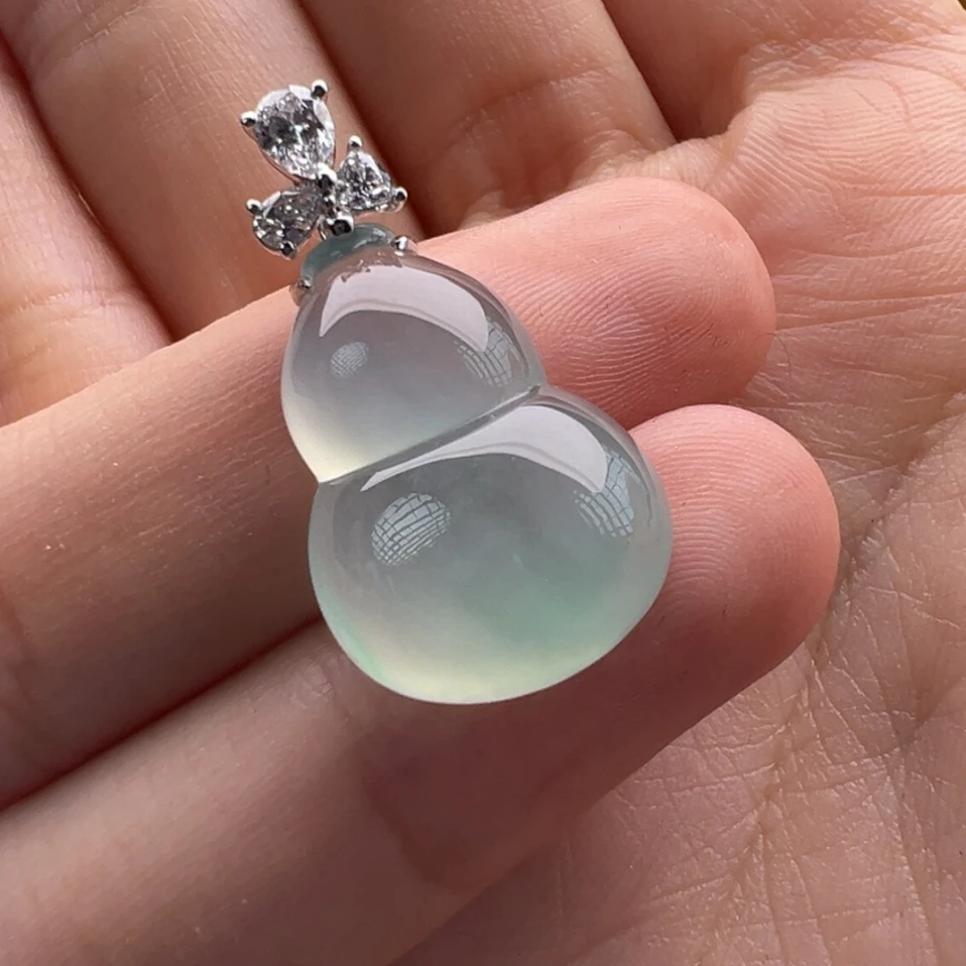 翡翠18K金镶嵌颈饰Y葫芦