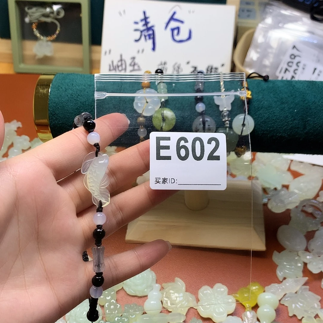 蛇纹石玉颈饰合金