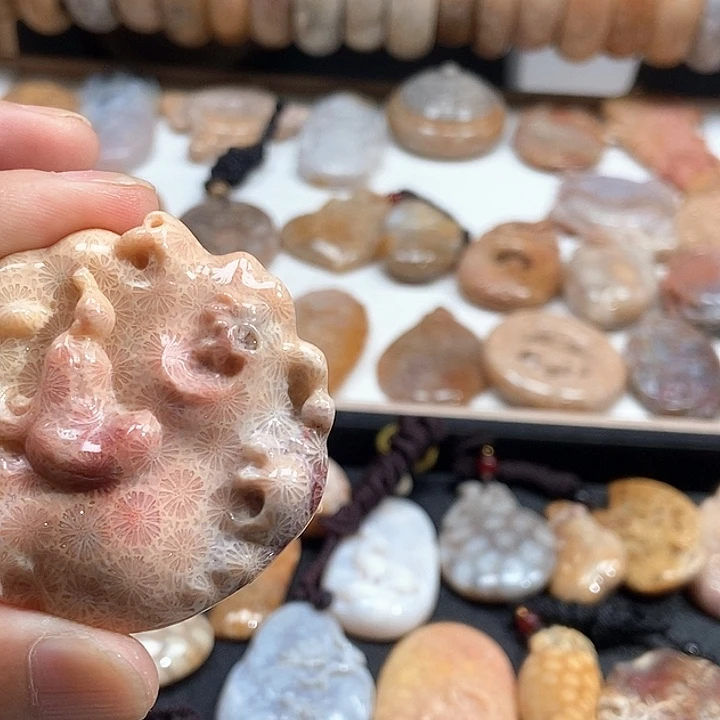 颈饰未镶嵌硅化珊瑚（珊瑚玉）