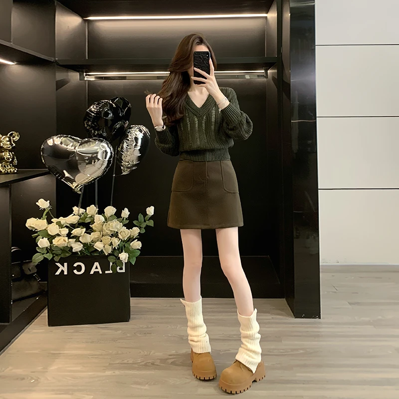 春秋新款网红炸街洋气绿色长袖针织上衣高腰牛仔短裙时尚显瘦套装