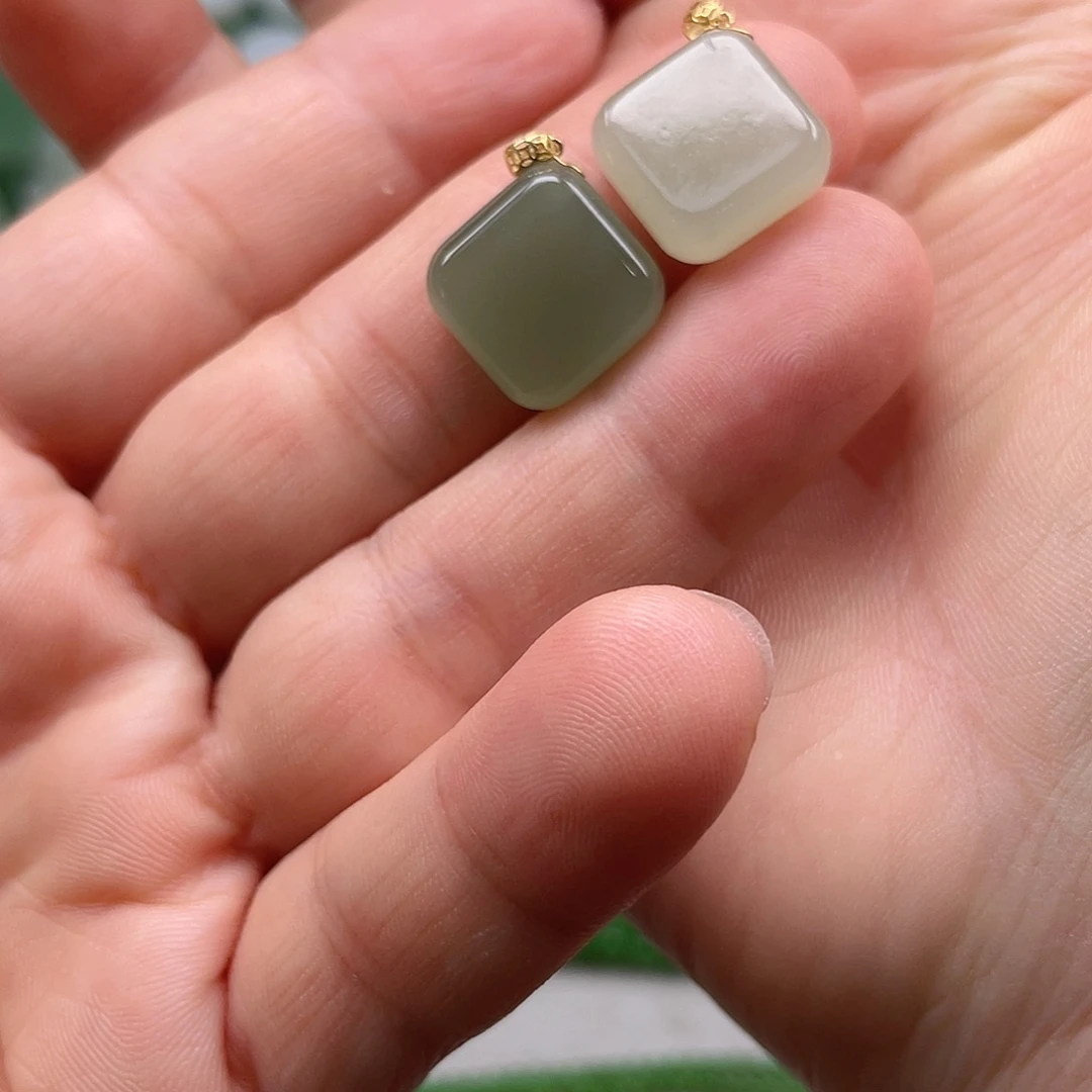 颈饰18K金镶嵌和田玉