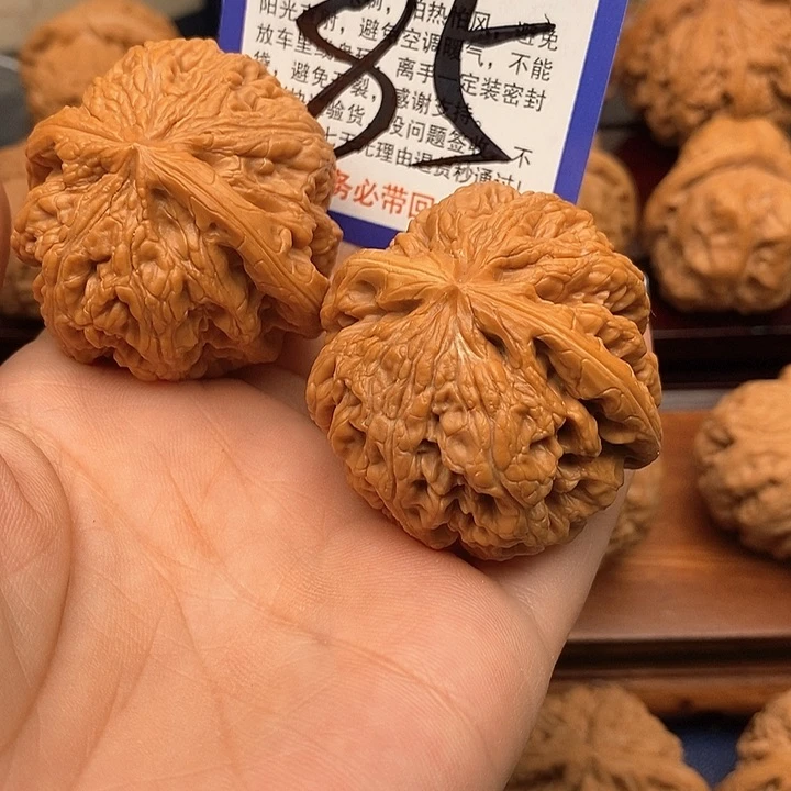 桃核吊坠无*粗筋狮子头43