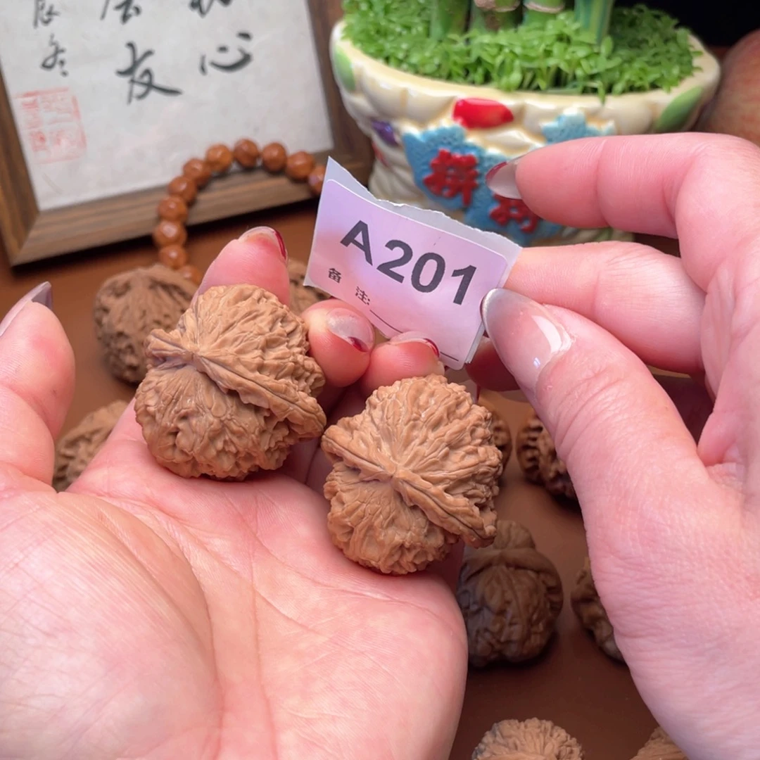 文玩核桃把件别***神白狮子40