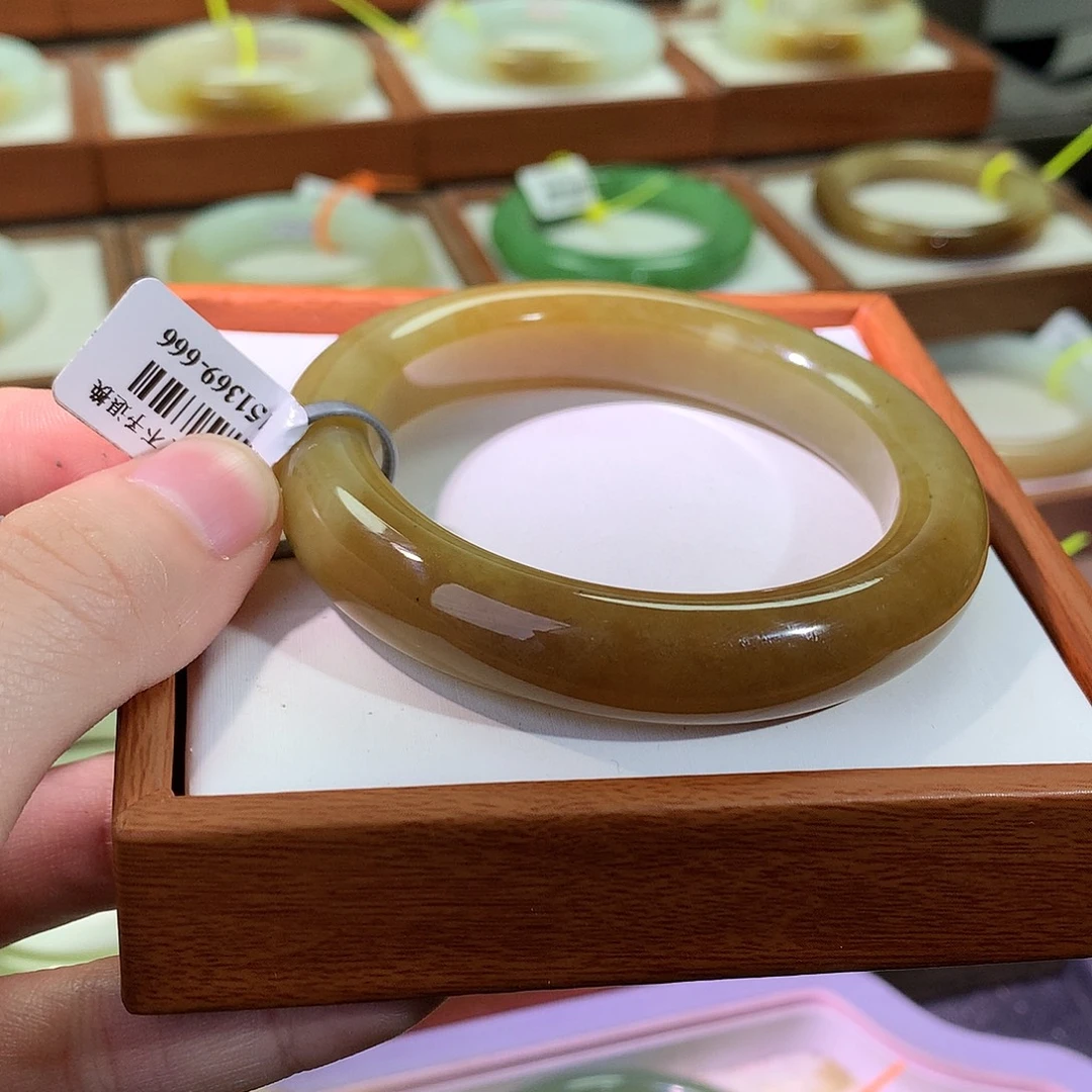 和田玉未镶嵌手镯56+ 糖玉