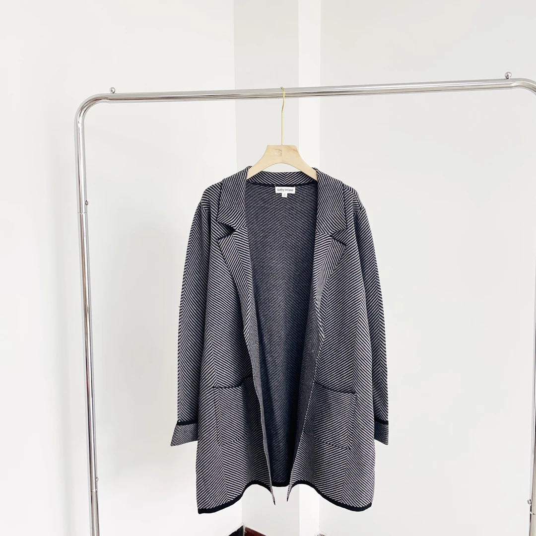 G231 黑色竖斜纹休闲翻领风衣针织毛衣