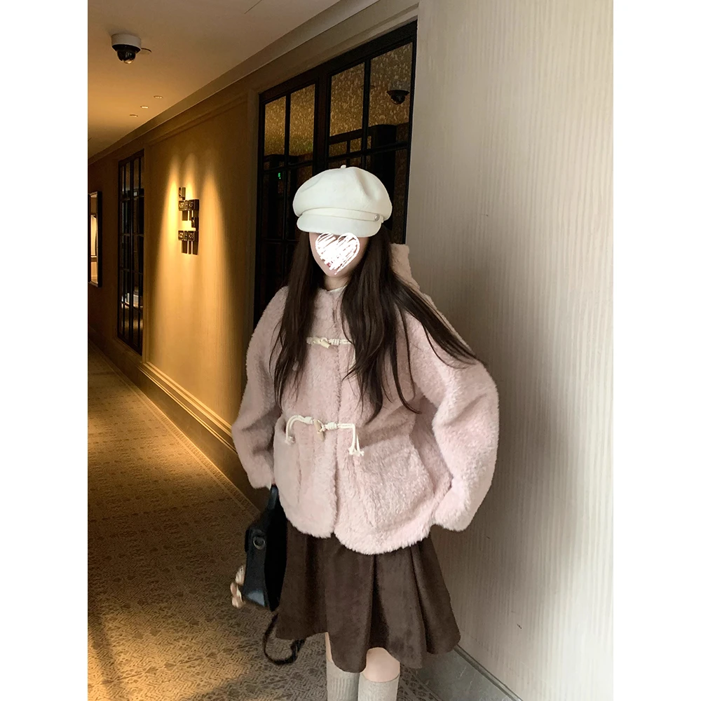 牛角扣外套女秋冬淡粉色毛绒连帽保暖上衣 61083