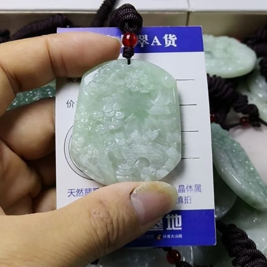 翡翠未镶嵌颈饰挂件