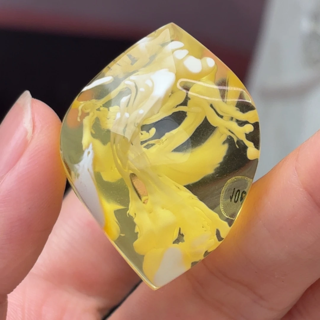 裸石琥珀未镶嵌金瓷白溶洞随行