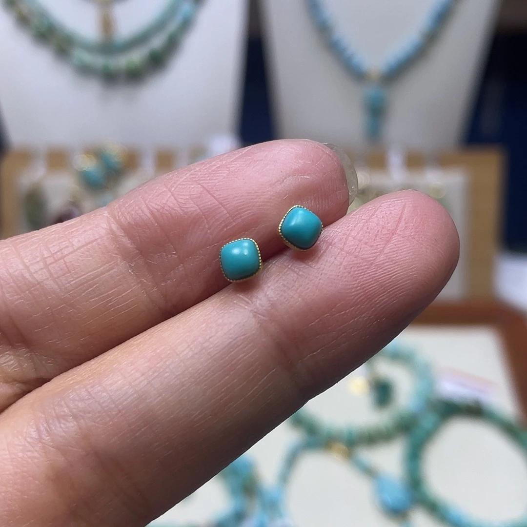 绿松石18K金镶嵌耳钉